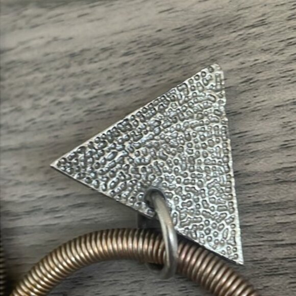 Rare Vintage Modernist Hammered Drop Hoop Artsy Earrings - Picture 5 of 5